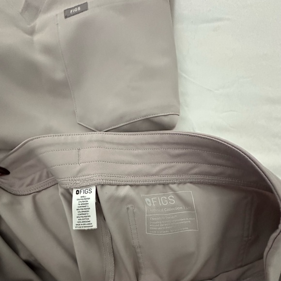 NEW - Figs Women's Scrub Pant and Top in Slate - Picture 4 of 6